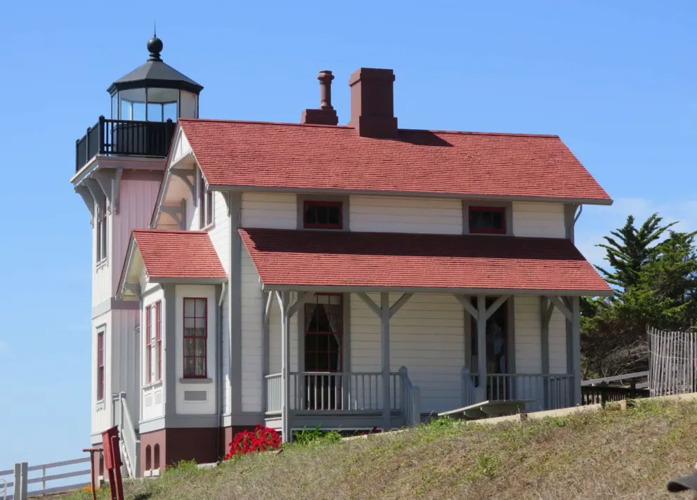 The lighthouse from the side. 