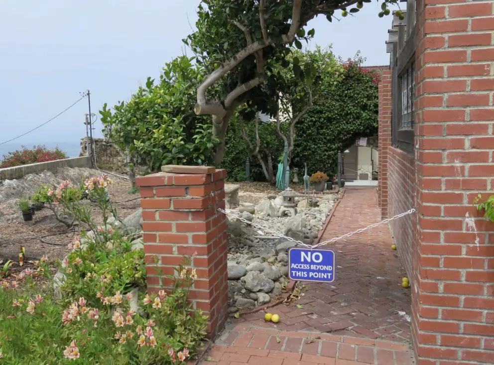 The house is not really cared for, and you can't access most of the garden. 