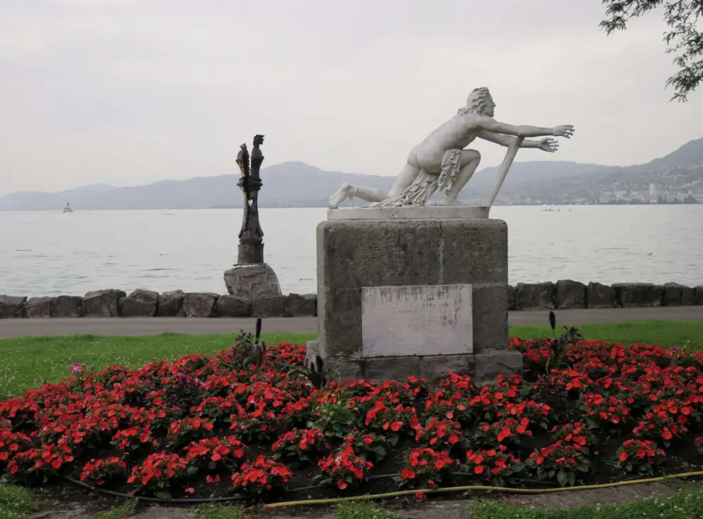Sculpture and flowers. 