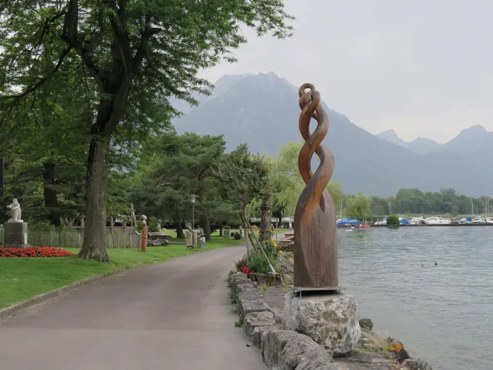 Pretty sculpture by the water. 