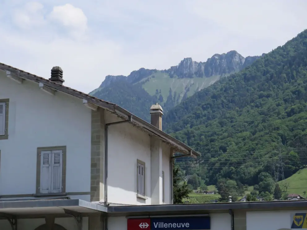 Amazing jagged mountain tops you see from the train station in Villeneuve. 