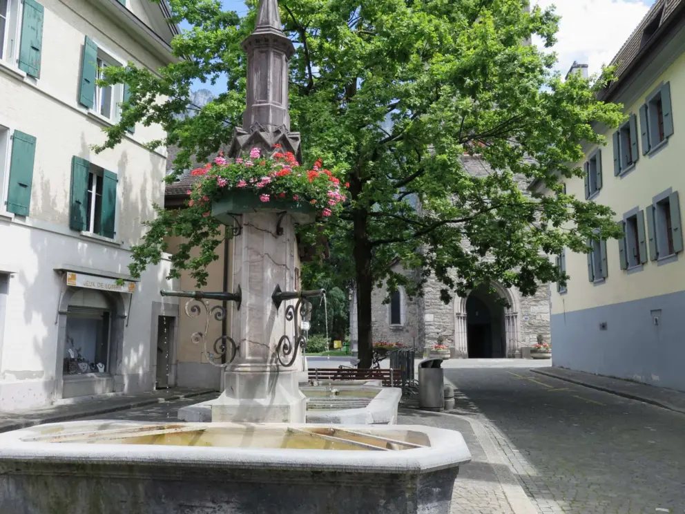 Fountain near Villenueve Temple, a protestant church. 