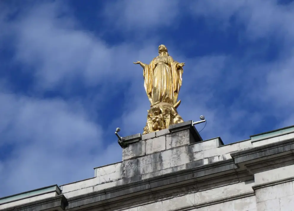 Eglise Notre Dame de Liesse, with a golden statue atop its roof.