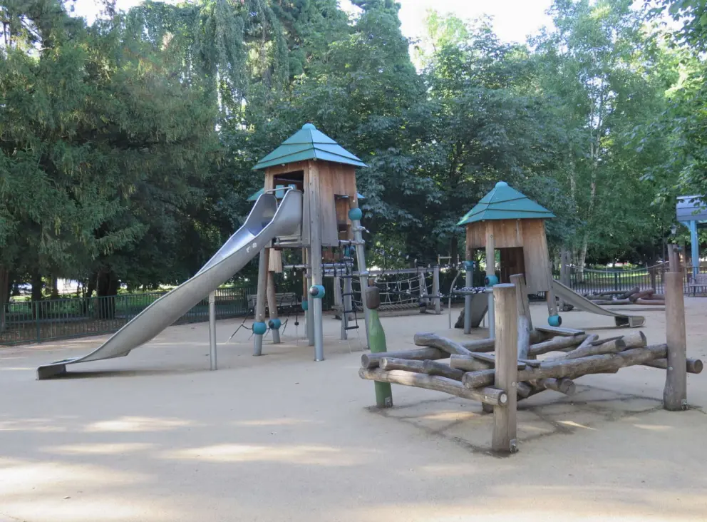 Aire de Jeux playground near the canal, with log climbey and slide. 