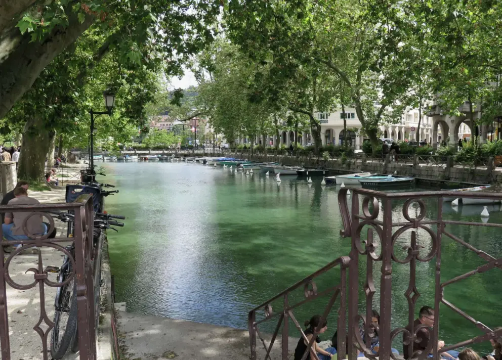 A peaceful spot on Canal du Vasse. 