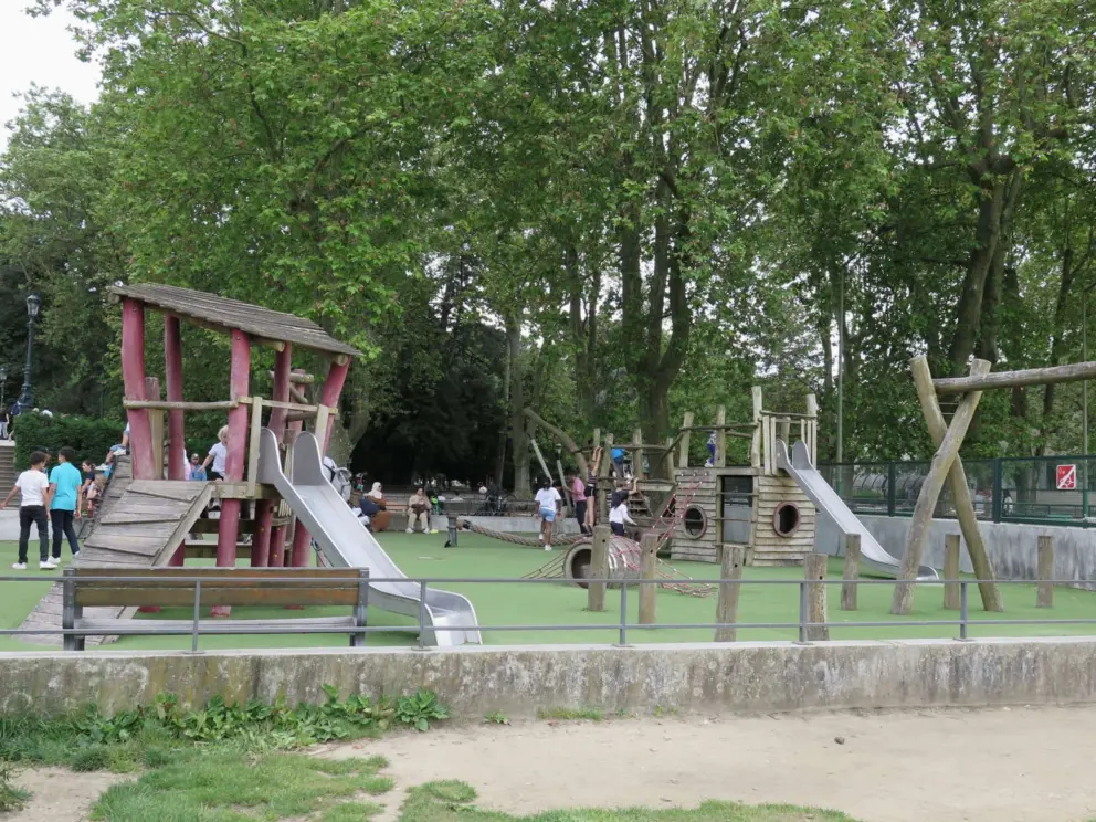Slides at Parc des Enfants, which is along Le Paquier, a big field next to Jardins de l'Europe. 