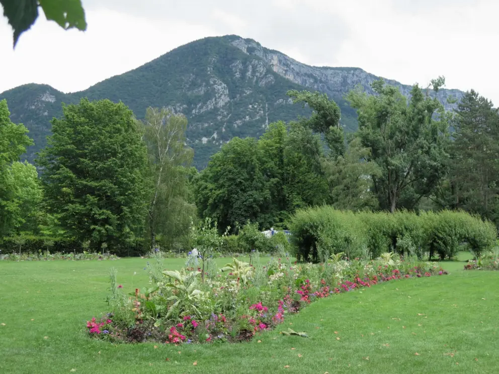 Flower bed at Parc Charles Bosson, and wonderful mountains in the distance. 