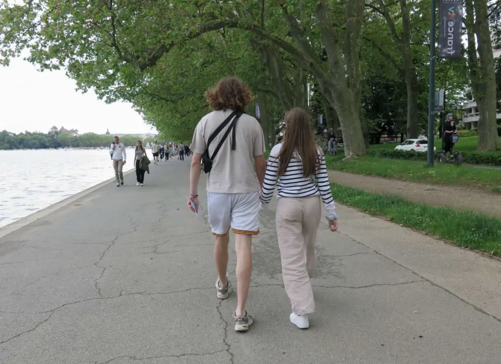 Walking along the path that leads from Parc Charles Bosson to Le Paquier and the old town. 