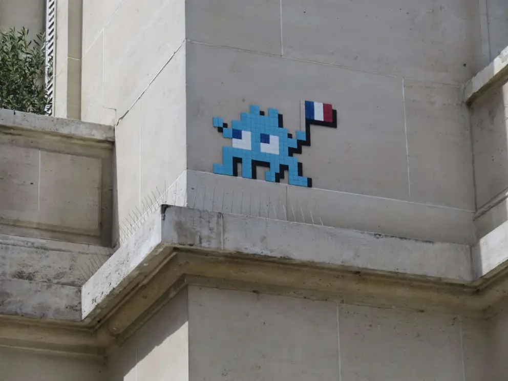 Graffiti on a residence south of the Eiffel Tower. 