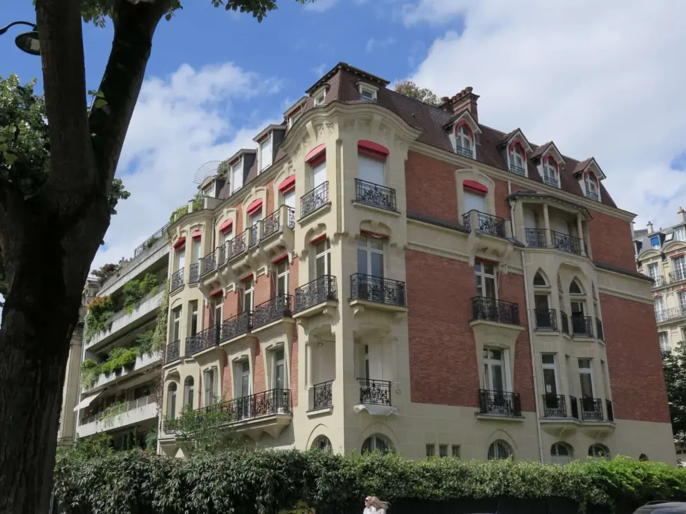 Pretty building with dormers, along the Champ de Mars. 