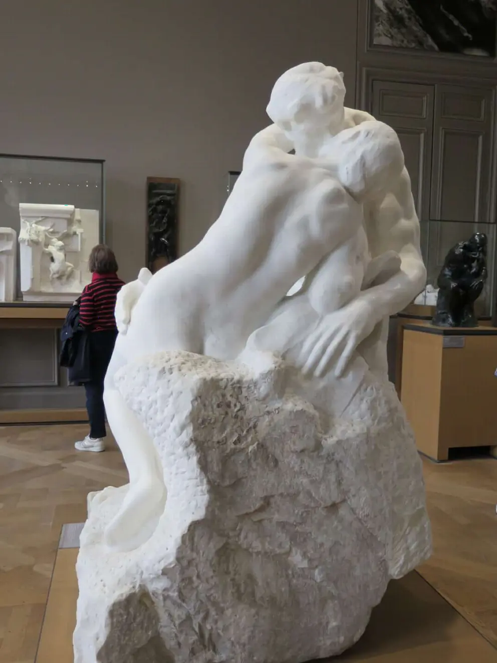 The Kiss, from behind. 