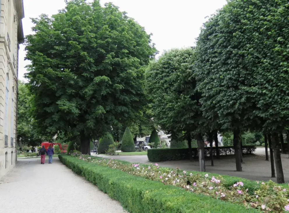 Walking beside the museum, in the garden.