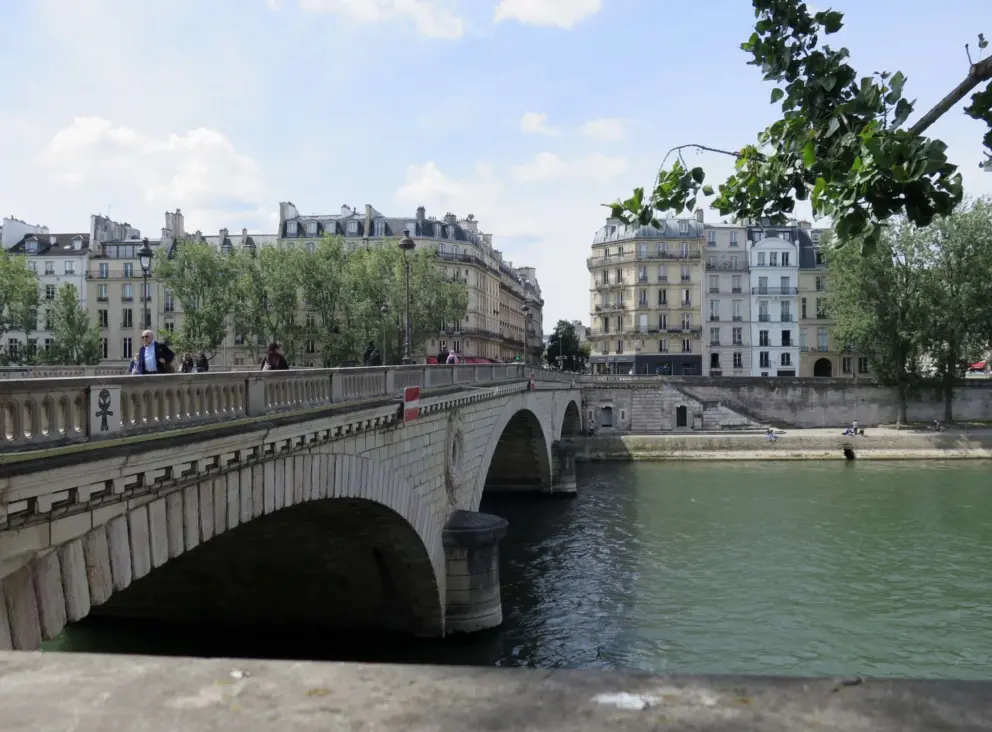 Pont Louis-Philippe, perfect-colored water, and sweet buildings on the other side. 