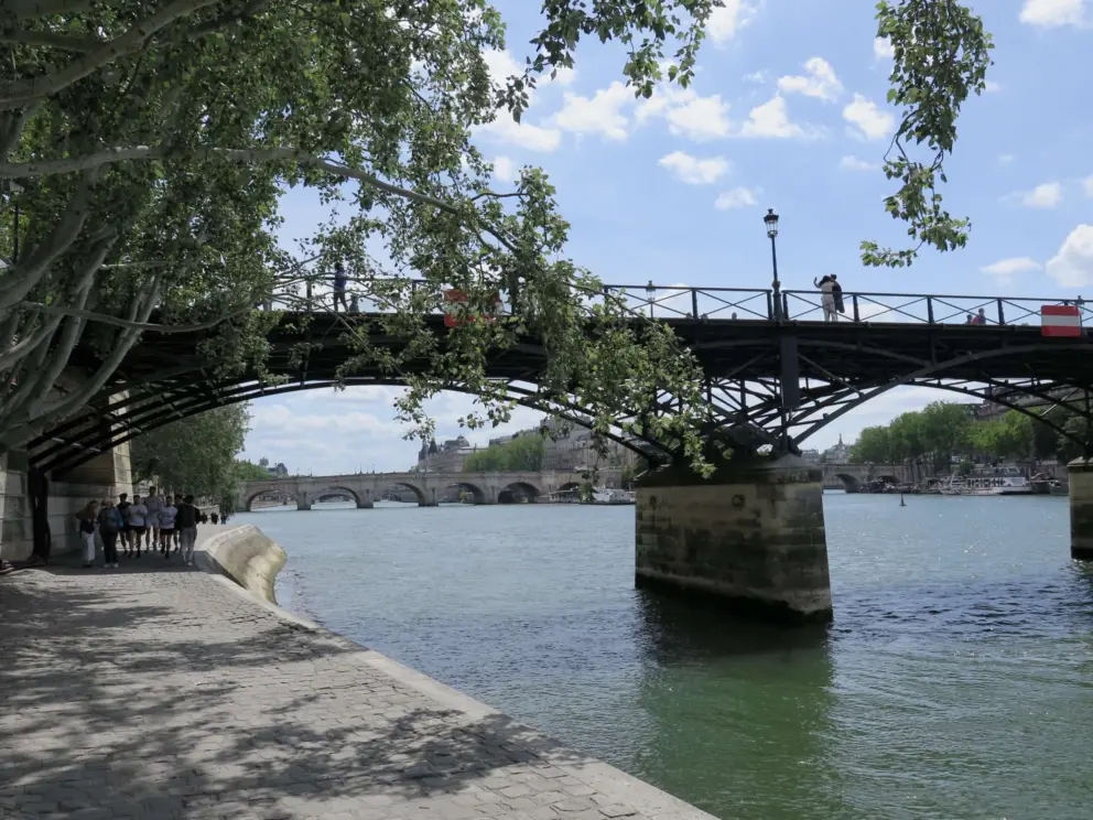 Shady spot by the Pont des Arts. 