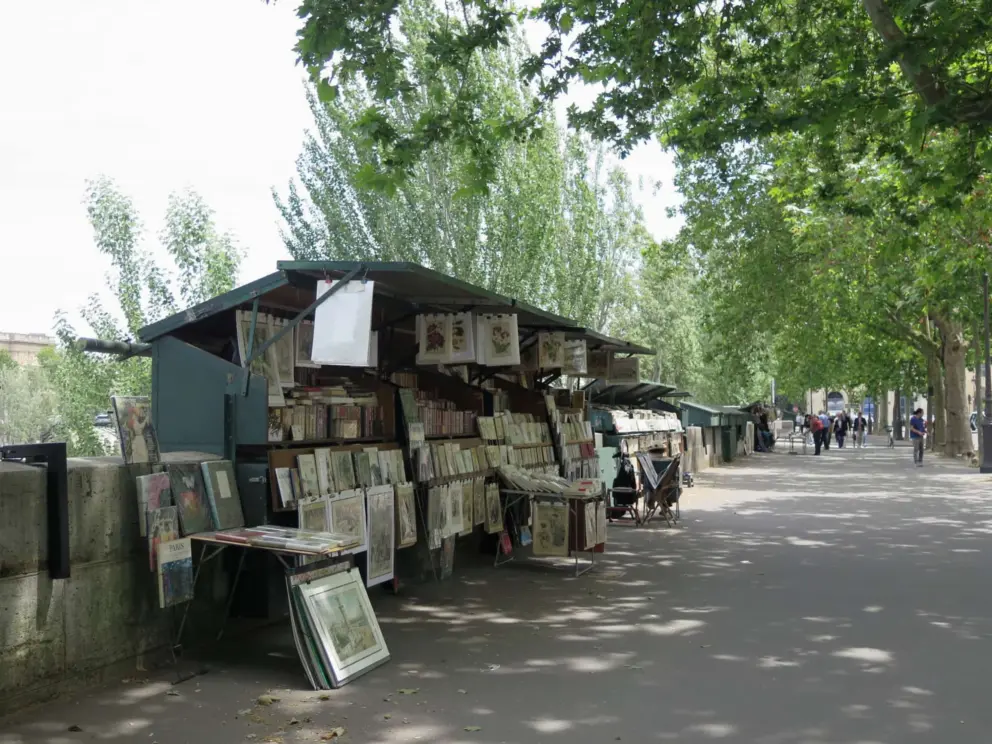 The bouquinistes, or booksellers. 