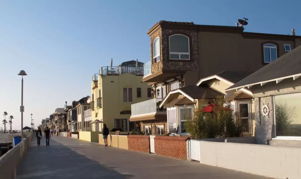 The boardwalk which you can follow to Hermosa Beach.