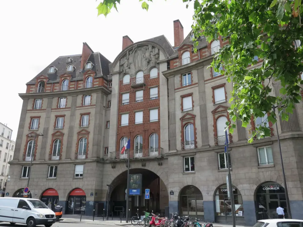 Building at Quai de Conti. 