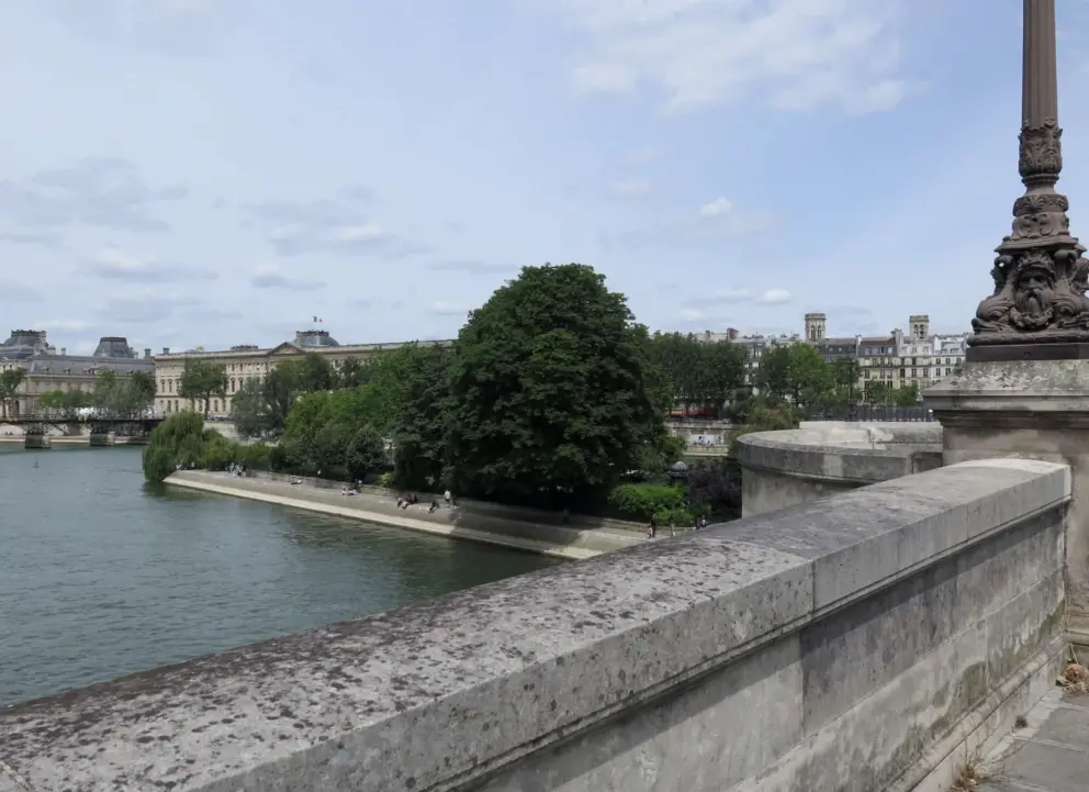 View of Square du Vert-Galant, from Pont Neuf. 