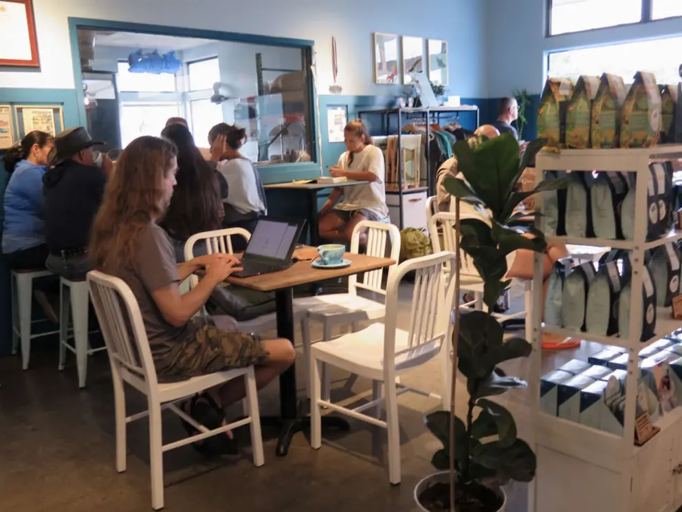 Big Island Coffee Roasters is a popular coffee shop, not in downtown, but near Reeds Bay Beach Park. 