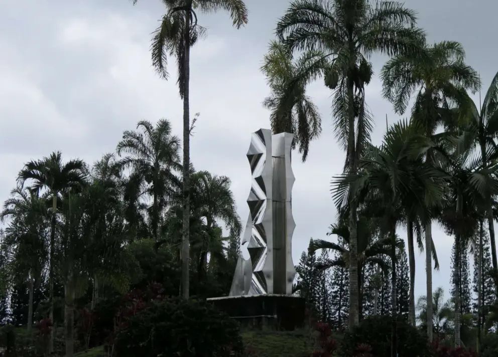 The fountain at the entrance.
