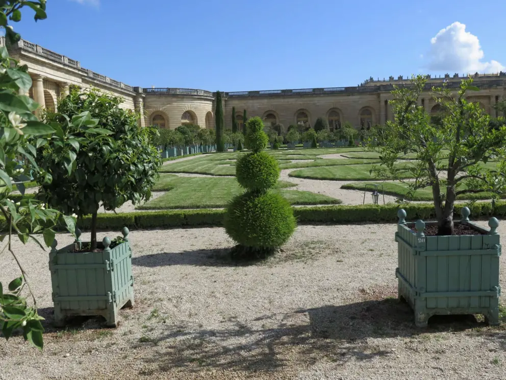 I like this topiary in the Orangerie.
