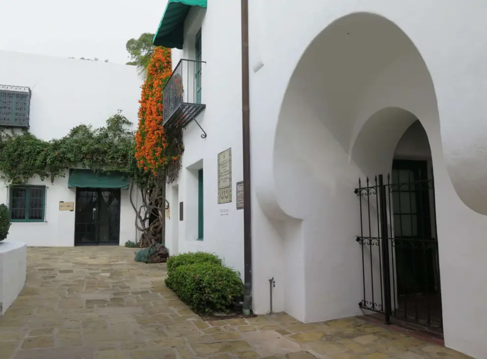 Chunky architecture, and flame vine in the corner. 