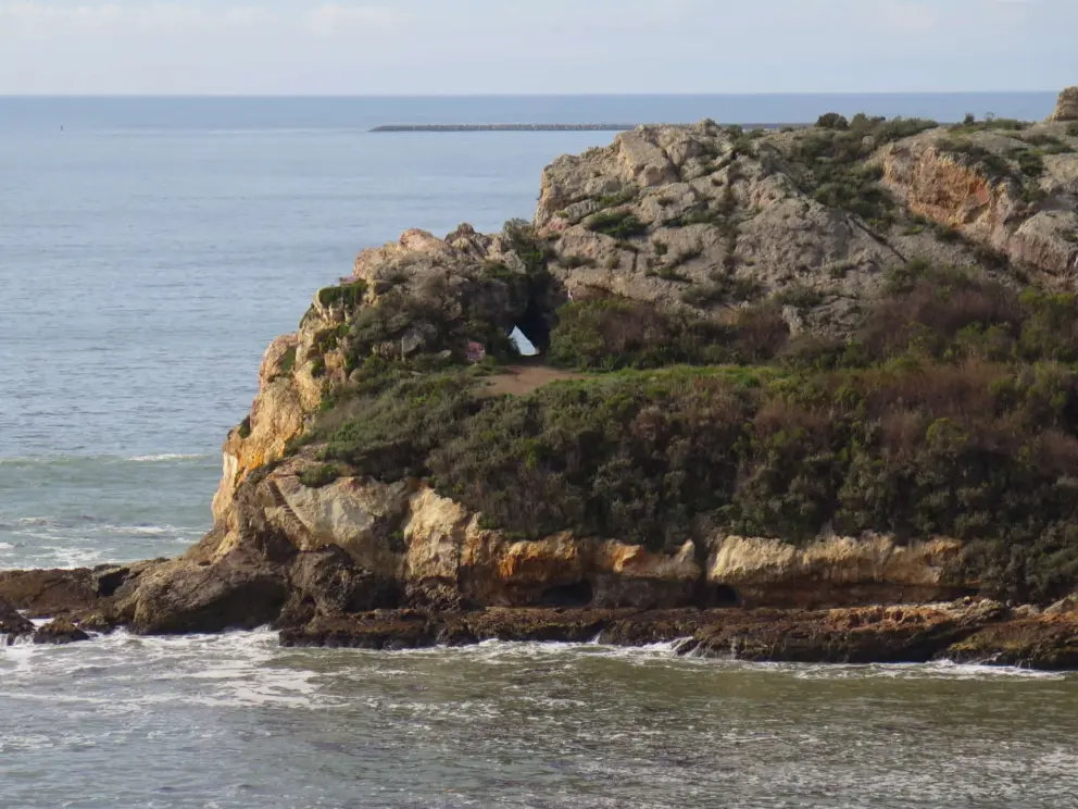 Smuggler's Cave looks cool in the distance!