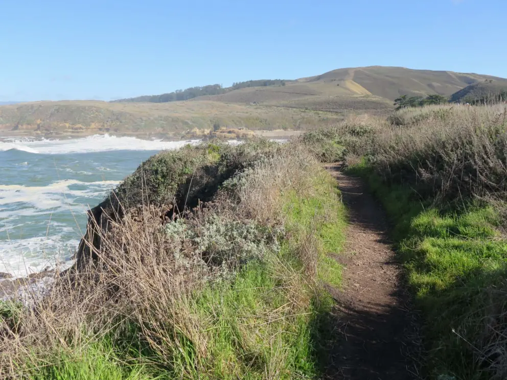 The trail has little side paths that are narrow, where you can see the view closer up.