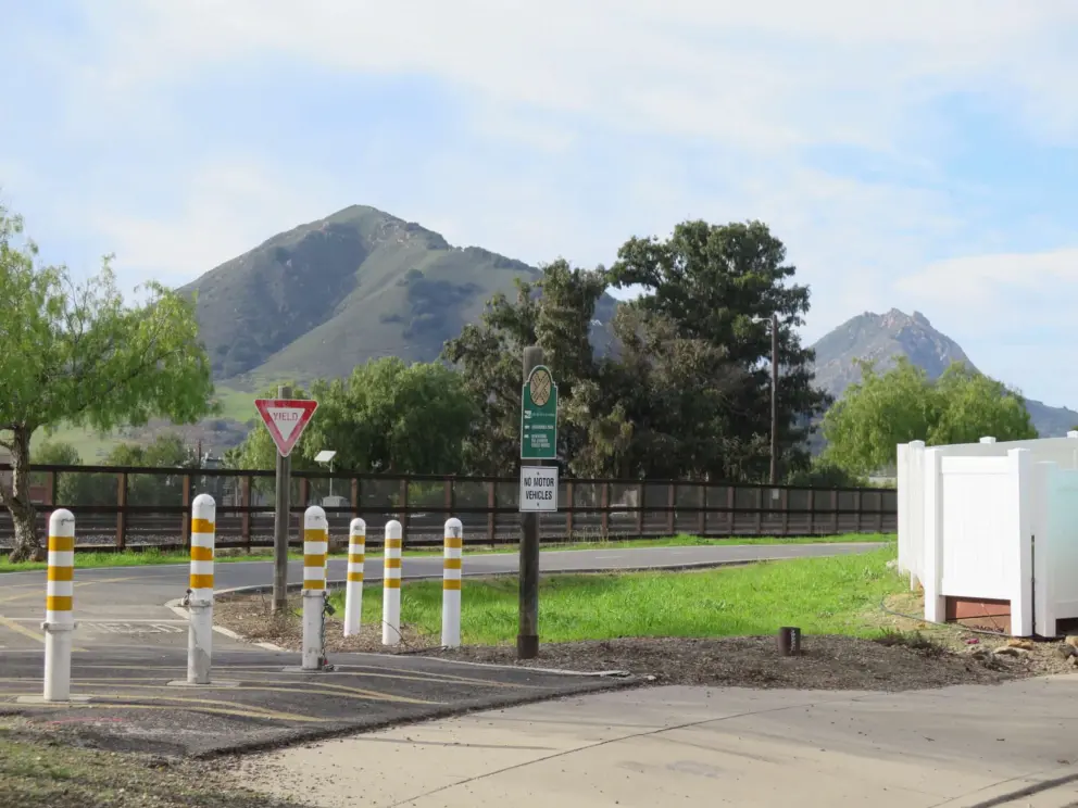 Views of the morros from the bike path at Bushnell Street. 
