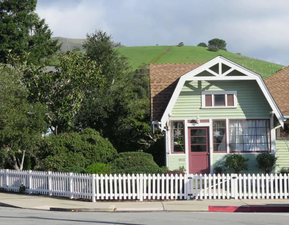 I love this house that sits diagonal to Chorro Street. 