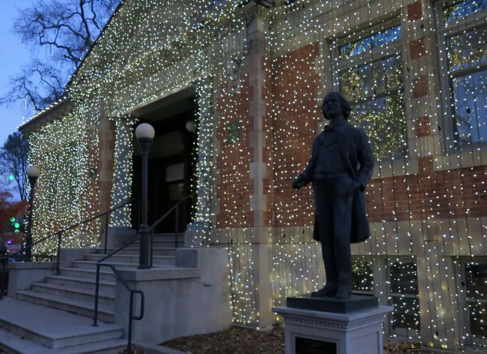 Twinkling lights on the building at Downtown City Park.