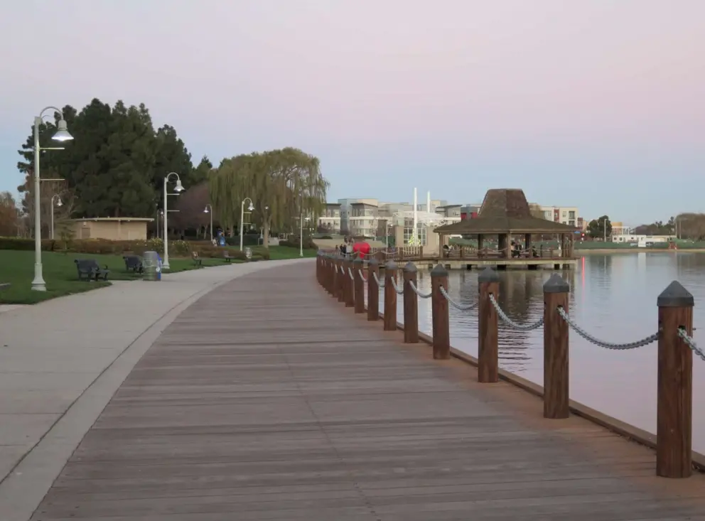 The wide boardwalk. 