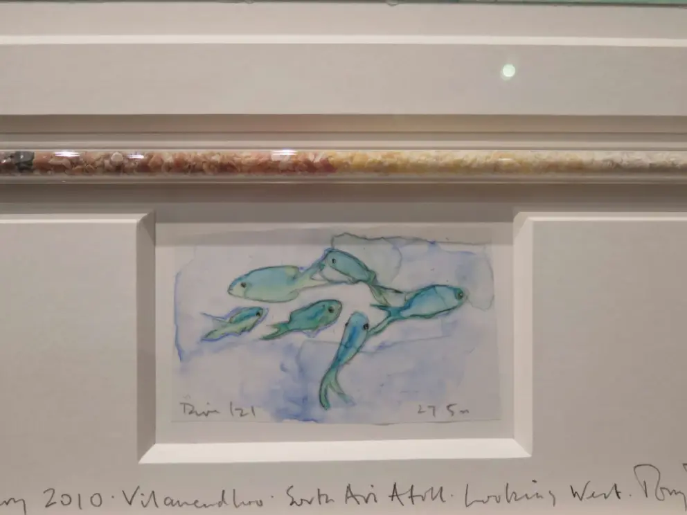 Little fish painting below the main painting of Vilamendhoo. Plus a glass tube with seashell and cork inside. The color gradient in the glass tube is so lovely!