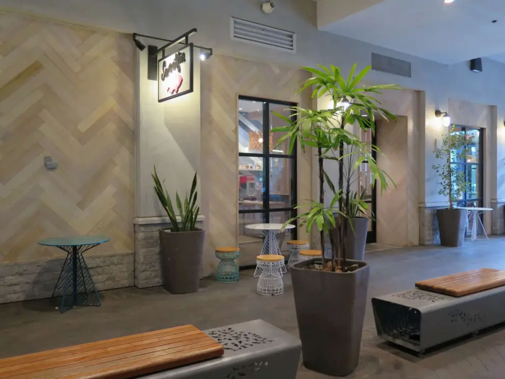 Modern decorations in a hallway. 