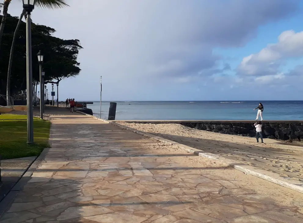 The pretty cut-stone floor of the boardwalk. 
