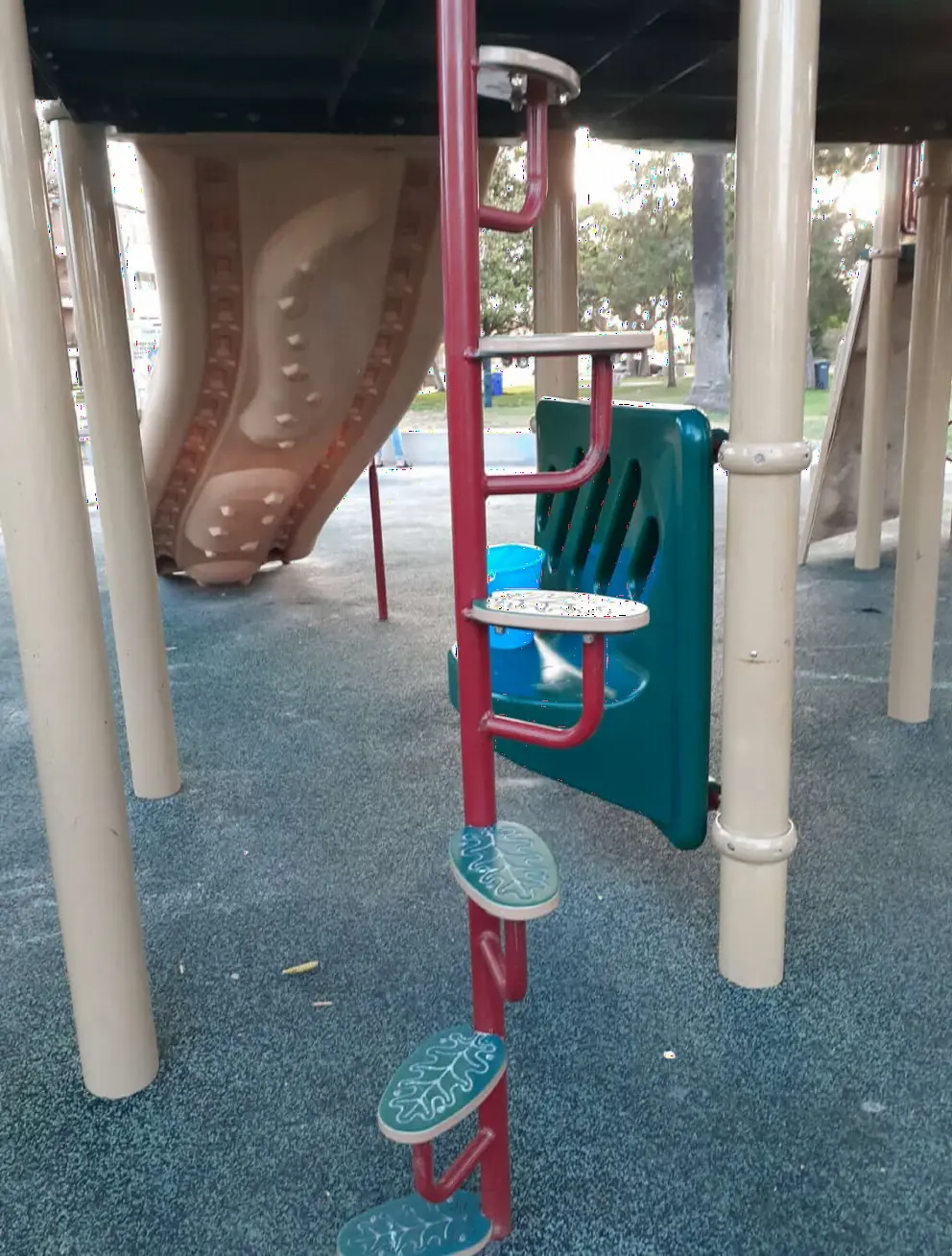 Kids can climb up this pole. 