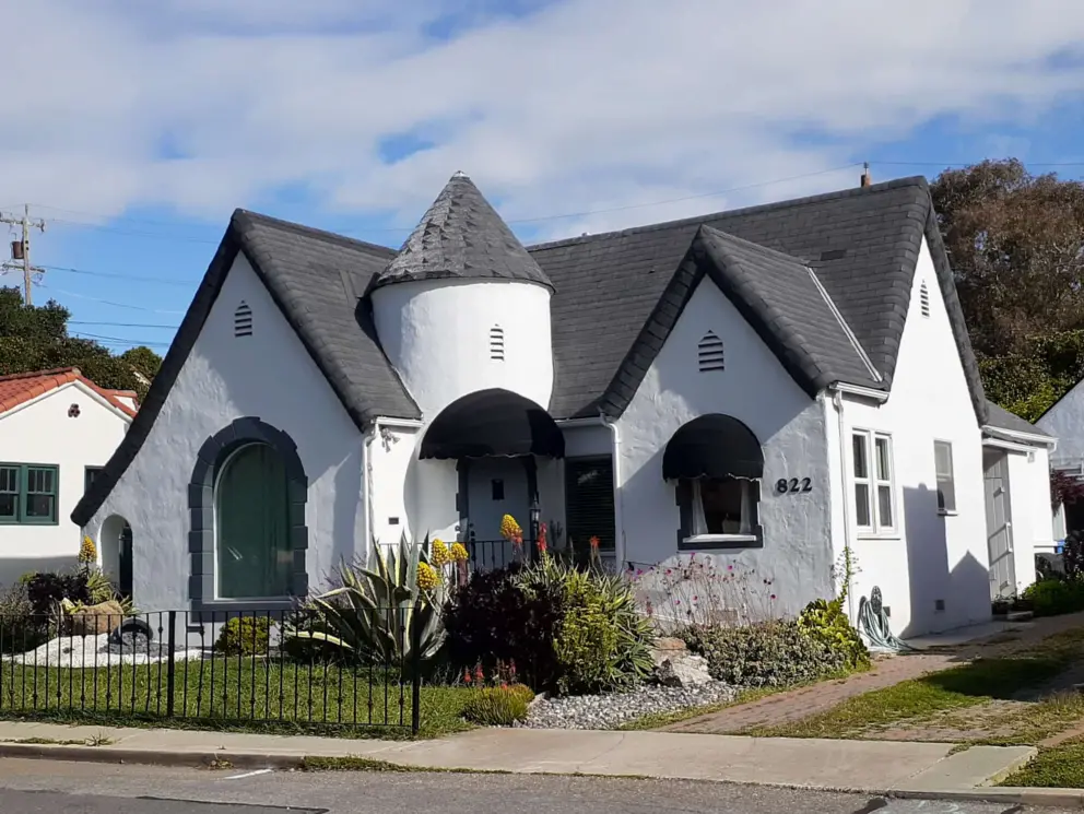 A sweet house. 