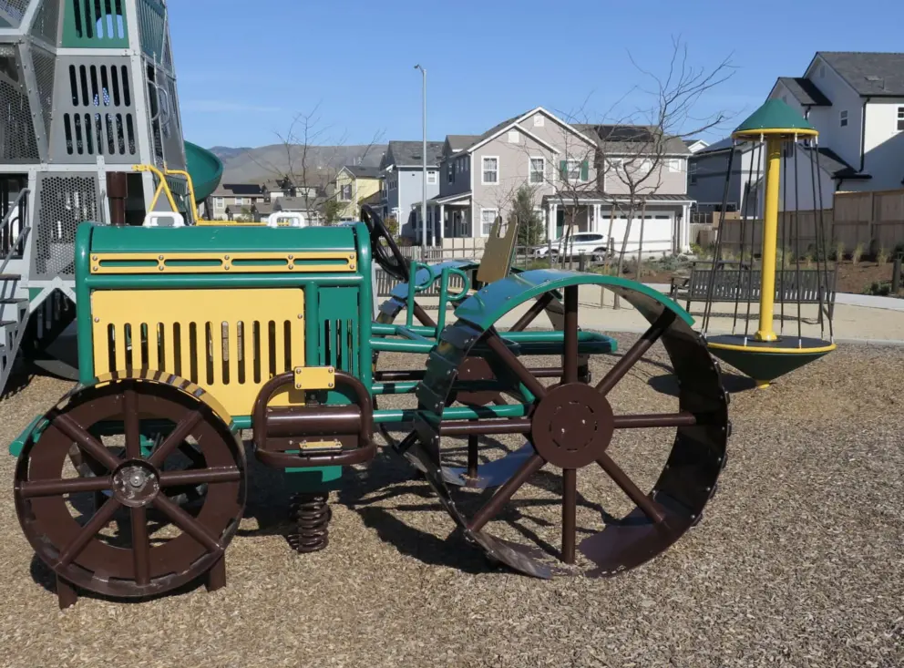 Tractor and spinner. 