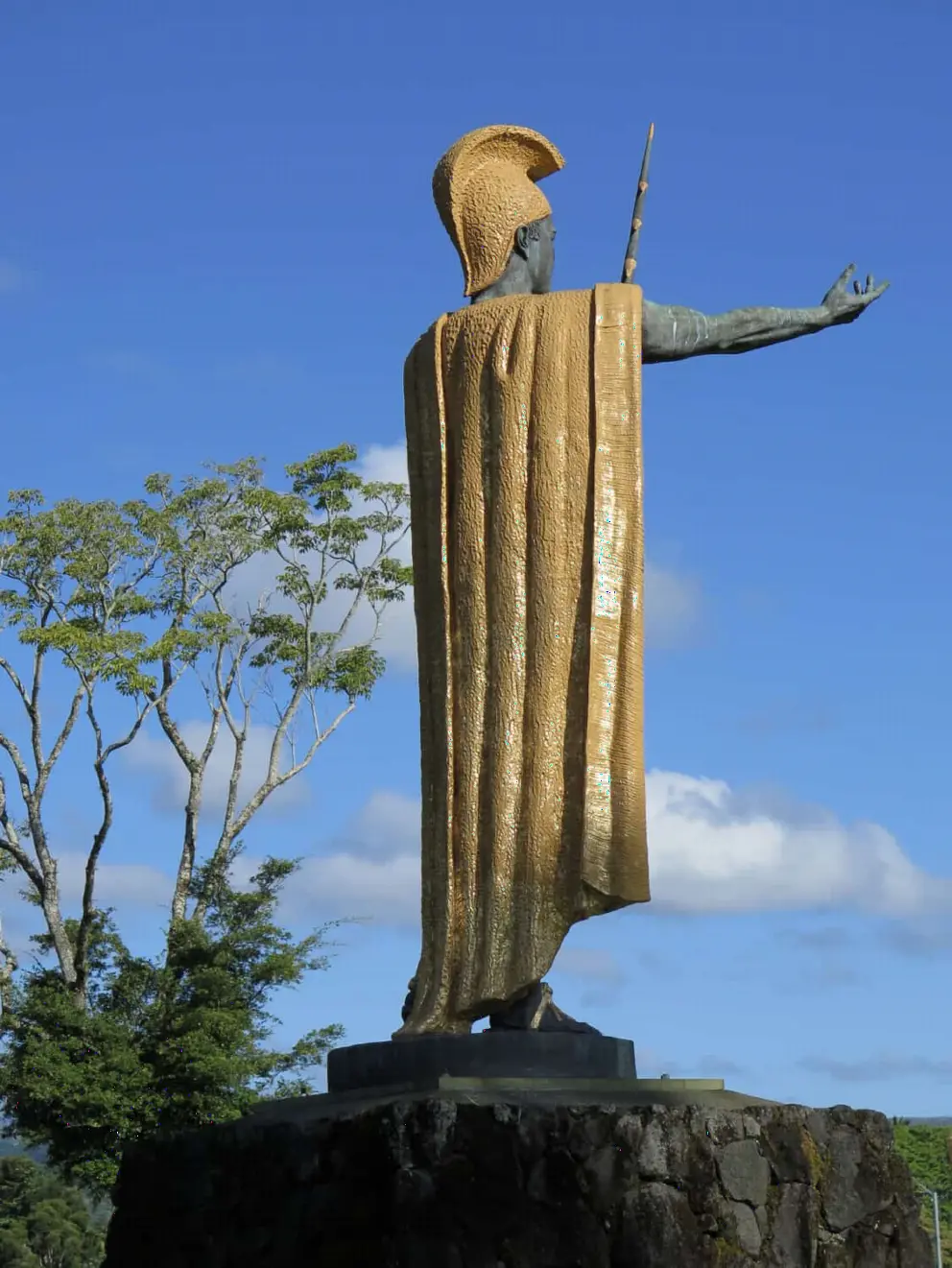 Kamehameha's yellow cloak and headpiece. 