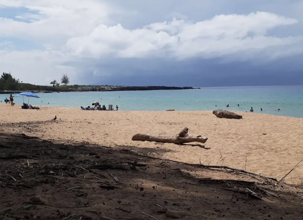 The point that divides Fleming Beach from Oneloa Beach. 