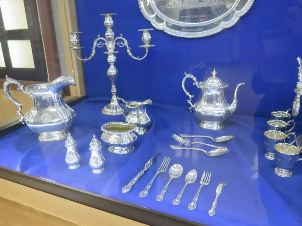 Presentation silver. 