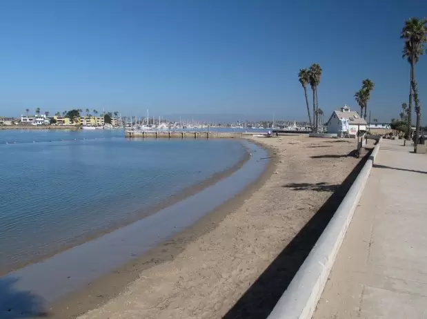 Boardwalk beside Kiddie Beach Park.