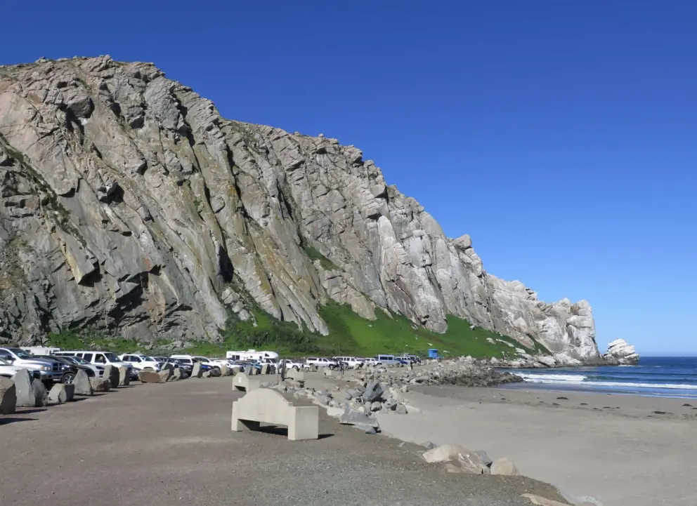 Morro Rock and Pillar Rock on the very end, as seen from the strand with benches. 