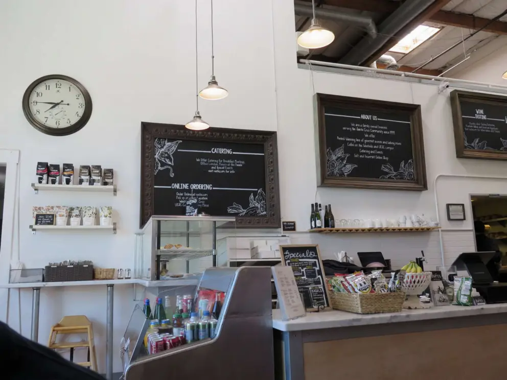 The counter area is attractive at Iveta Westside. 