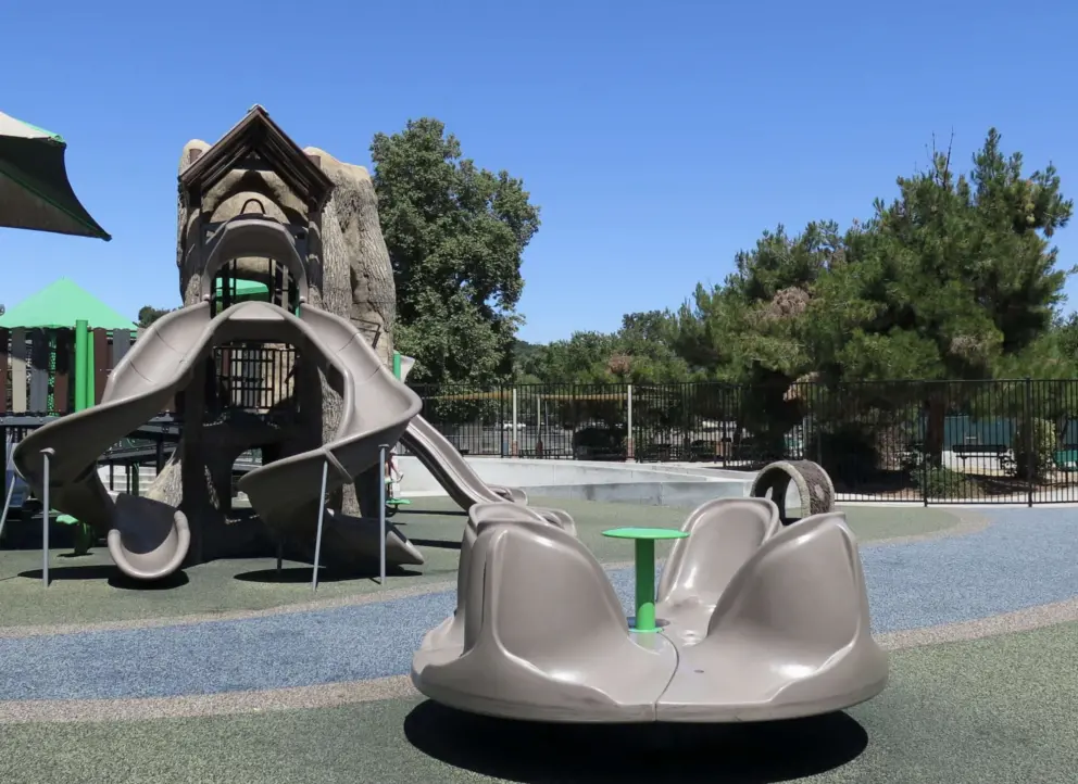 Spinner and play structure. 