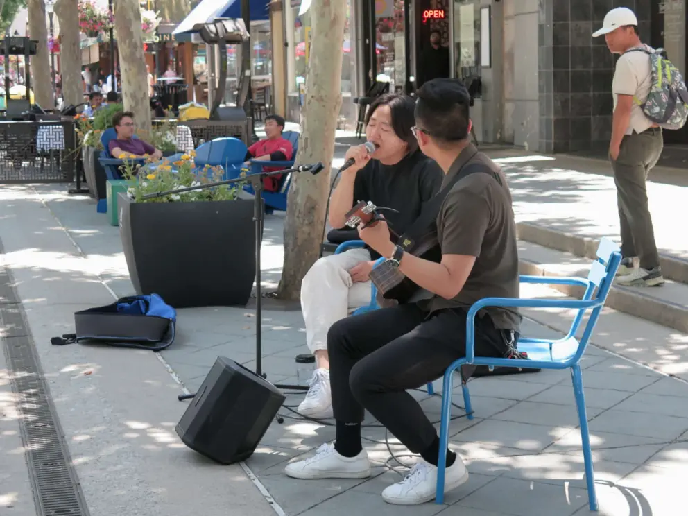 Talented street musicians add atmosphere. 