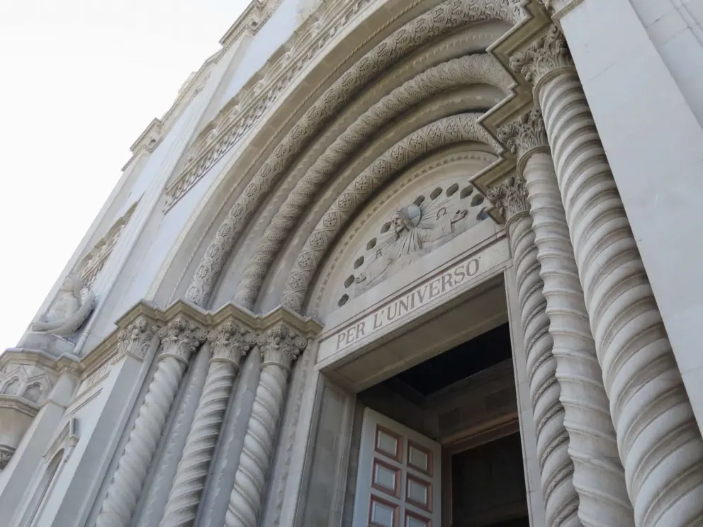 The wonderful swirly columns at the front door of Saints Peter and Paul Church. 