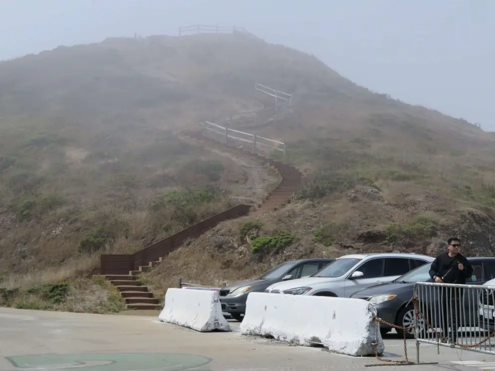 Steps up the other peak. 