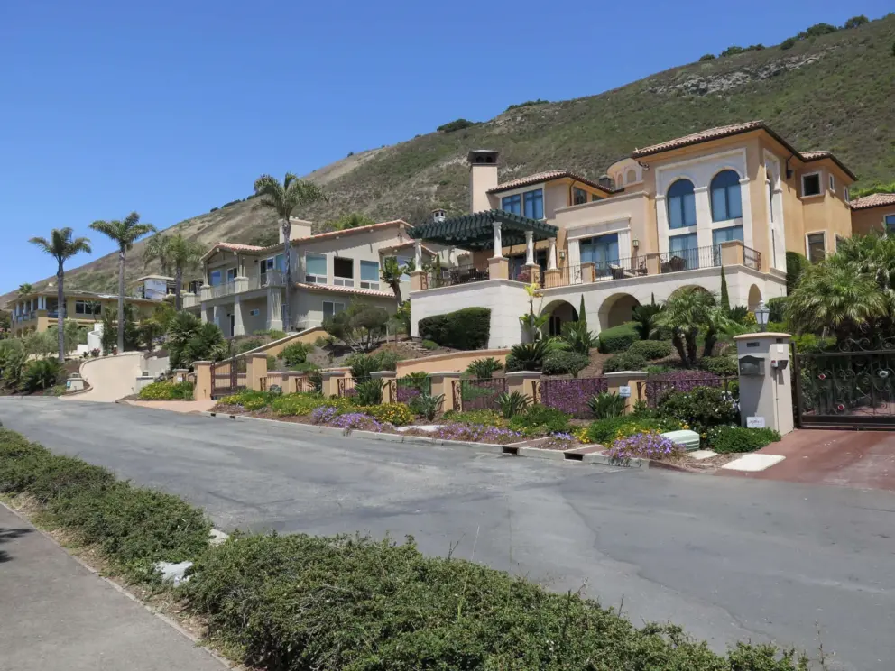 Mansions above. 