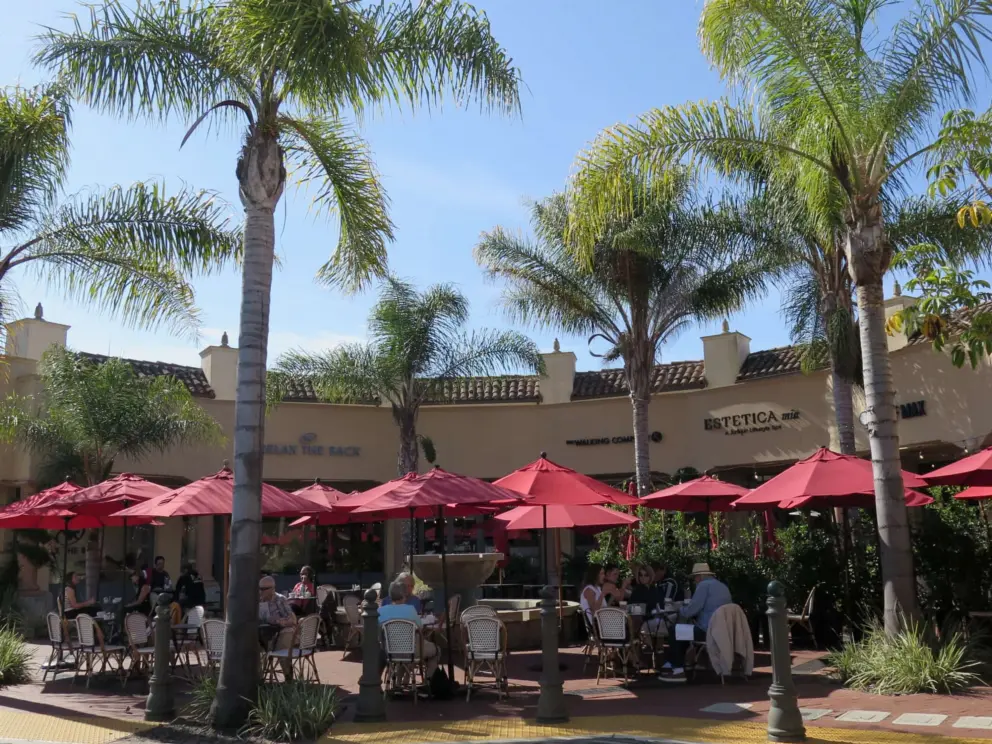 Busy weekend day at Renaud's. I want to have their chocolate croissant right now!